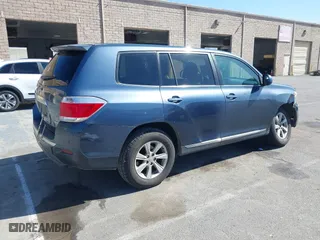 2013 Toyota Highlander with VIN 5TDBK3EH5DS186463, listed as a IAAI auction lot 41754744 with 251,850 mi miles. Bid and sale history available at carsss.com. Image 4.