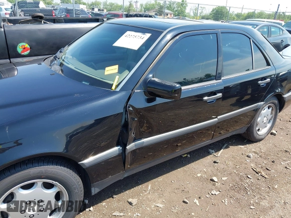 1997 Mercedes-Benz C z VIN WDBHA23E7VF501943, wystawiony jako IAAI lot #42275734 z przebiegiem Nie podano mil oraz . Historia ofert i sprzedaży dostępna na DreamBid. Obrazek 6.