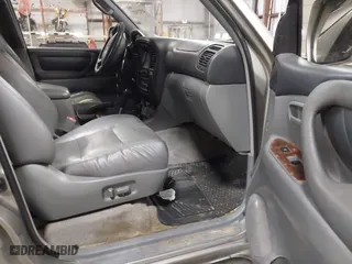 2001 Toyota Land Cruiser with VIN JTEHT05J312009269, listed as a IAAI auction lot 41921927 with 252,176 mi miles. Bid and sale history available at carsss.com. Image 5.
