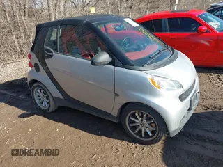 2009 Smart fortwo Passion with VIN WMEEK31X99K301253, listed as a IAAI auction lot 41667056 with 176,021 mi miles. Bid and sale history available at carsss.com. Image 1.