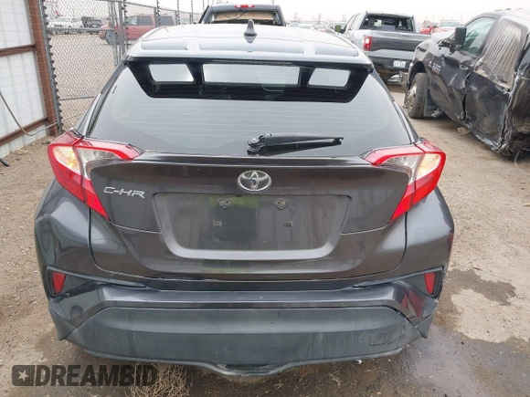 2020 Toyota C-HR LE z VIN JTNKHMBX0L1073916, wystawiony jako IAAI lot #41720784 z przebiegiem 96 730 mil mil oraz . Historia ofert i sprzedaży dostępna na DreamBid. Obrazek 16.