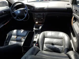 2000 Volkswagen Passat GLS z VIN WVWMD23B0YP307525, wystawiony jako Copart lot #57040775 z przebiegiem 167 440 mil mil oraz Szkoda całkowita • Salvage title. Historia ofert i sprzedaży dostępna na DreamBid. Obrazek 8.