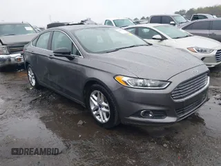 2013 Ford Fusion SE with VIN 3FA6P0HR3DR317713, listed as a IAAI auction lot 41825824 with 140,727 mi miles. Bid and sale history available at carsss.com. Image 1.