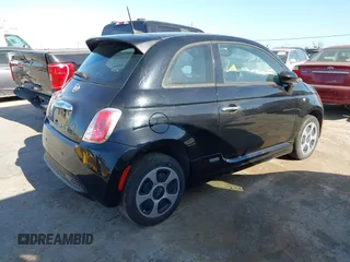 2016 FIAT 500e z VIN 3C3CFFGE7GT125711, wystawiony jako IAAI lot #42370895 z przebiegiem 26 278 mil mil oraz . Historia ofert i sprzedaży dostępna na DreamBid. Obrazek 4.