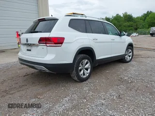 2019 Volkswagen Atlas SE with VIN 1V2WR2CA2KC545696, listed as a IAAI auction lot 42076774 with 138,564 mi miles and . Bid and sale history available at DreamBid. Image 4.