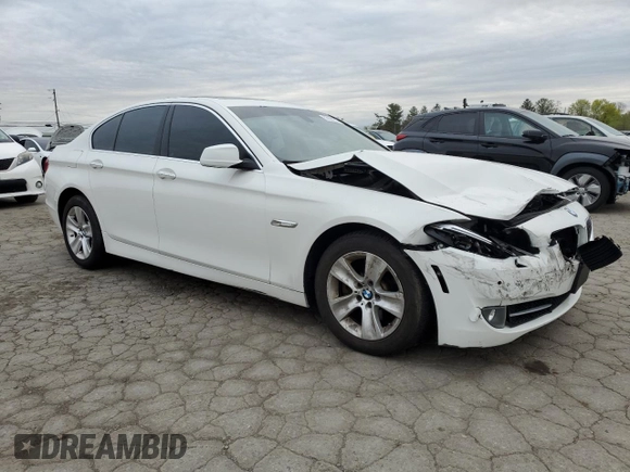 2013 BMW 5 Series 528i xDrive z VIN WBAXH5C57DD106985, wystawiony jako Copart lot #53888225 z przebiegiem 134 685 mil mil oraz Szkoda całkowita • Salvage title. Historia ofert i sprzedaży dostępna na DreamBid. Obrazek 4.