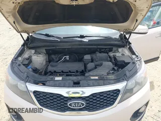 2011 Kia Sorento LX with VIN 5XYKT3A18BG125401, listed as a IAAI auction lot 42123824 with 284,660 mi miles. Bid and sale history available at carsss.com. Image 10.