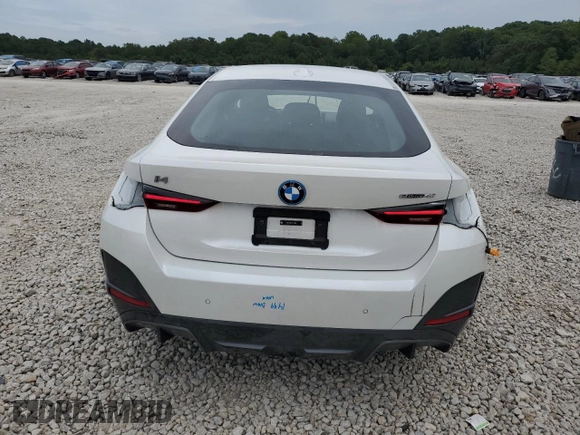 2024 BMW i4 eDrive40 z VIN WBY73AW07RFR74988, wystawiony jako Copart lot #70713824 z przebiegiem 14 117 mil mil oraz Szkody całkowita. Historia ofert i sprzedaży dostępna na DreamBid. Obrazek 6.