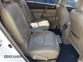 2013 Toyota Highlander Limited z VIN 5TDDK3EH8DS250360, wystawiony jako IAAI lot #42379928 z przebiegiem 112 355 mil mil oraz . Historia ofert i sprzedaży dostępna na DreamBid. Obrazek 8.