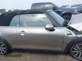 2016 MINI Convertible с VIN WMWWG5C53G3C19327, выставлен на аукционе IAAI как лот 42030590 с пробегом 33 898 миль миль и . История ставок и продаж доступна на DreamBid. Изображение 13.