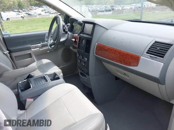 2008 Chrysler Town & Country Touring with VIN 2A8HR54P08R103930, listed as a IAAI auction lot 41971203 with 149,532 mi miles. Bid and sale history available at carsss.com. Image 5.