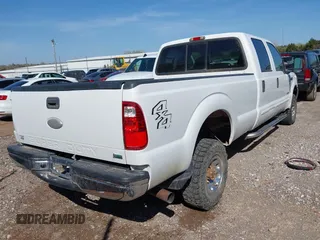 2003 Ford F-350 XL z VIN 1FTSW31P43EC84132, wystawiony jako IAAI lot #41940181 z przebiegiem 317 688 mil mil oraz . Historia ofert i sprzedaży dostępna na DreamBid. Obrazek 4.