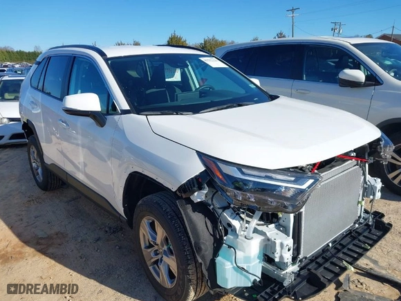 2024 Toyota RAV4 XLE with VIN 2T3P1RFV4RC472537, listed as a IAAI auction lot 41592128 with 2,964 mi miles. Bid and sale history available at carsss.com. Image 1.