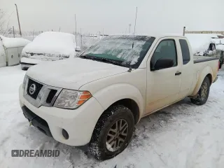 2015 Nissan Frontier SV z VIN 1N6AD0CW5FN719777, wystawiony jako Copart lot #43763175 z przebiegiem 159 190 mil mil oraz Czysty tytuł • Clean title. Historia ofert i sprzedaży dostępna na DreamBid. Obrazek 1.