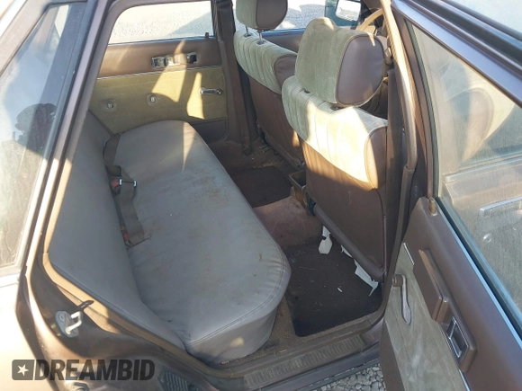 1985 Toyota Camry z VIN JT2SV12EXF0291360, wystawiony jako IAAI lot #42094530 z przebiegiem 426 444 mil mil oraz . Historia ofert i sprzedaży dostępna na DreamBid. Obrazek 8.