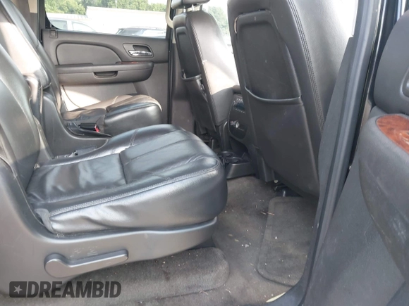 2008 Chevrolet Suburban LTZ z VIN 1GNFK16378R122767, wystawiony jako IAAI lot #42689521 z przebiegiem 284 712 mil mil oraz . Historia ofert i sprzedaży dostępna na DreamBid. Obrazek 8.