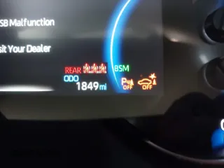 2025 Toyota RAV4 Hybrid XLE Premium with VIN JTMB6RFV6SD156635, listed as a IAAI auction lot 41979039 with 1,849 mi miles and . Bid and sale history available at DreamBid. Image 16.
