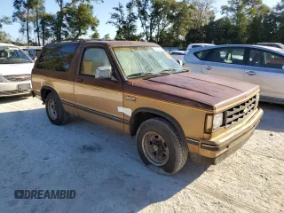1988 Chevrolet Blazer z VIN 1GNCS18R1J0106286, wystawiony jako Copart lot #76802554 z przebiegiem 190 360 mil mil oraz Szkoda całkowita • Salvage title. Historia ofert i sprzedaży dostępna na DreamBid. Obrazek 4.