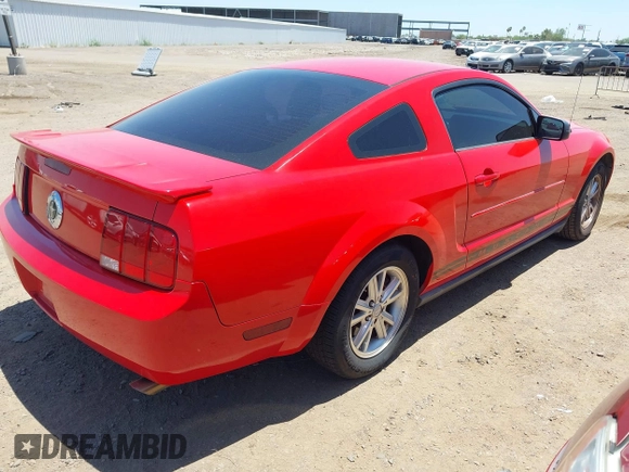 2008 Ford Mustang Deluxe z VIN 1ZVHT80N285196572, wystawiony jako IAAI lot #42457986 z przebiegiem 201 327 mil mil oraz . Historia ofert i sprzedaży dostępna na DreamBid. Obrazek 4.