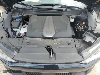 2022 Kia EV6 Light with VIN KNDC34LB9N5065576, listed as a Copart auction lot 70694694 with 18,546 mi miles and Non Repairable. Bid and sale history available at carsss.com. Image 12.