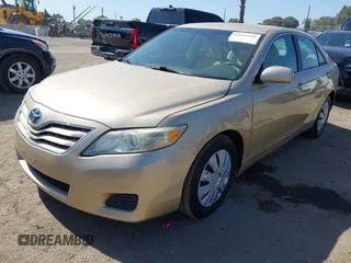 2011 Toyota Camry LE z VIN 4T1BF3EK6BU153167, wystawiony jako IAAI lot #42312355 z przebiegiem 115 001 mil mil oraz . Historia ofert i sprzedaży dostępna na DreamBid. Obrazek 2.