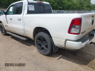 2022 Ram 1500 Big Horn z VIN 1C6RREBT7NN475406, wystawiony jako IAAI lot #42263097 z przebiegiem 54 680 mil mil oraz . Historia ofert i sprzedaży dostępna na DreamBid. Obrazek 3.