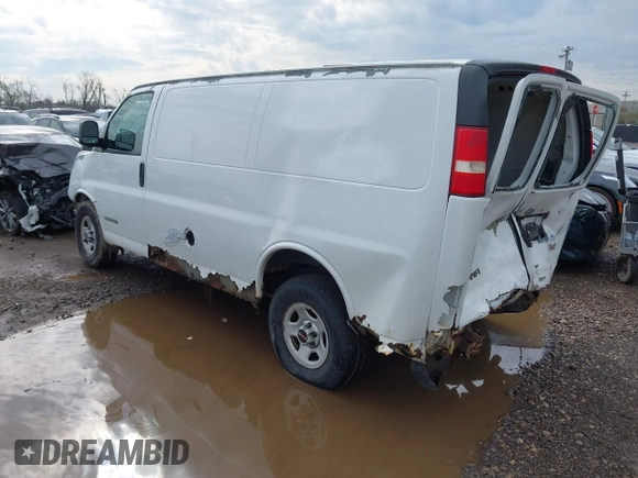 2003 GMC Savana z VIN 1GTFG25T831215242, wystawiony jako IAAI lot #41902381 z przebiegiem 260 499 mil mil oraz . Historia ofert i sprzedaży dostępna na DreamBid. Obrazek 3.