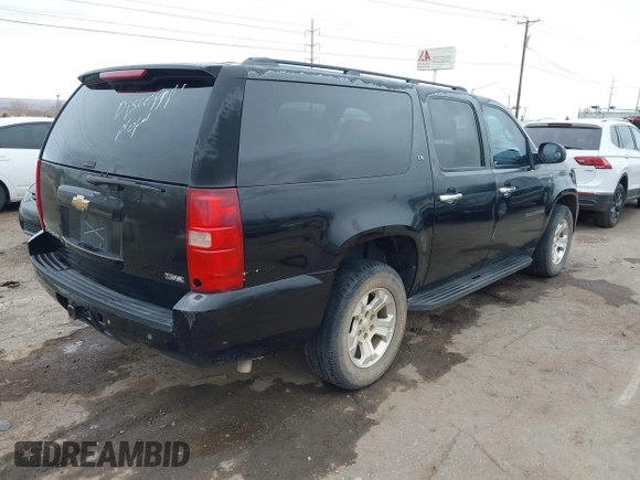 2007 Chevrolet Suburban LTZ with VIN 1GNFC16007J317898, listed as a IAAI auction lot 41560031 with 271,370 mi miles. Bid and sale history available at carsss.com. Image 4.