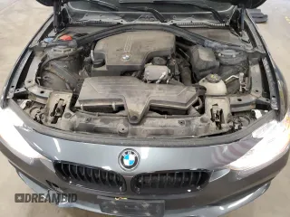 2017 BMW 3 Series 320i xDrive z VIN WBA8A3C30HK693057, wystawiony jako Copart lot #55702505 z przebiegiem 128 182 mil mil oraz Czysty tytuł • Clean title. Historia ofert i sprzedaży dostępna na DreamBid. Obrazek 11.
