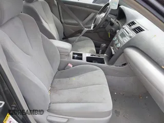 2007 Toyota Camry CE z VIN 4T1BE46K87U111100, wystawiony jako IAAI lot #42465375 z przebiegiem 162 703 mil mil oraz . Historia ofert i sprzedaży dostępna na DreamBid. Obrazek 5.