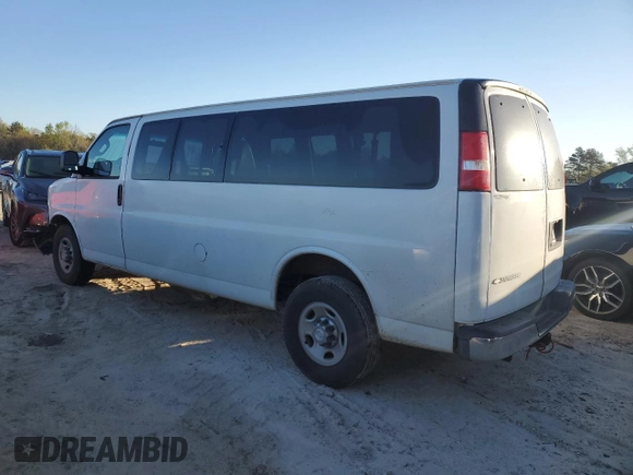 2017 Chevrolet Express Passenger LT z VIN 1GAZGPFG0H1139737, wystawiony jako Copart lot #49229985 z przebiegiem 58 877 mil mil oraz Szkoda całkowita • Salvage title. Historia ofert i sprzedaży dostępna na DreamBid. Obrazek 2.
