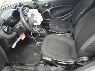 2017 Smart fortwo Pure with VIN WMEFJ5DA0HK176622, listed as a Copart auction lot 51644835 with 59,924 mi miles and Salvage Title. Bid and sale history available at DreamBid. Image 7.