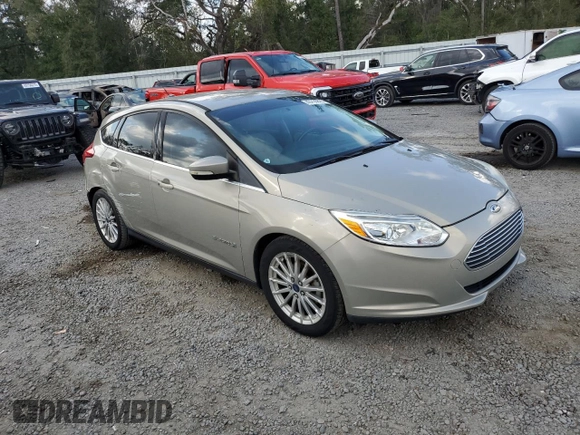 2015 Ford Focus Electric with VIN 1FADP3R45FL227962, listed as a Copart auction lot 43755825 with 70,490 mi miles and Clean title. Bid and sale history available at DreamBid. Image 4.