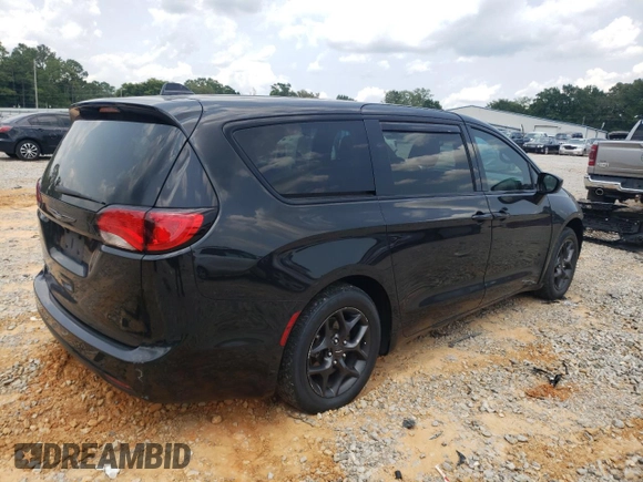 2019 Chrysler Pacifica Touring Plus with VIN 2C4RC1FG5KR603902, listed as a Copart auction lot 58475535 with 136,017 mi miles and Salvage title. Bid and sale history available at DreamBid. Image 3.
