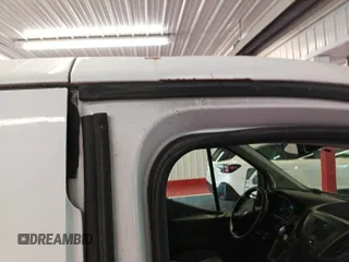 2016 Ford Transit Cargo z VIN 1FTYE1YM8GKB19172, wystawiony jako IAAI lot #42788511 z przebiegiem 143 978 mil mil oraz . Historia ofert i sprzedaży dostępna na DreamBid. Obrazek 17.