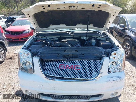 2013 GMC Yukon Denali with VIN 1GKS2EEF6DR308681, listed as a IAAI auction lot 41765321 with 190,321 mi miles. Bid and sale history available at carsss.com. Image 10.