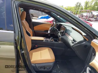 2025 Lexus RX 350 z VIN 2T2BAMCA7SC098174, wystawiony jako IAAI lot #42294965 z przebiegiem 3 845 mil mil oraz . Historia ofert i sprzedaży dostępna na DreamBid. Obrazek 5.