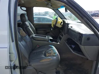 2003 GMC Yukon SLT with VIN 1GKEK13V23J300767, listed as a IAAI auction lot 41691632 with 251,849 mi miles. Bid and sale history available at carsss.com. Image 5.