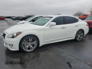 2011 Infiniti M z VIN JN1AY1AP9BM520596, wystawiony jako Copart lot #45369665 z przebiegiem 159 240 mil mil oraz Szkoda całkowita • Salvage title. Historia ofert i sprzedaży dostępna na DreamBid. Obrazek 1.