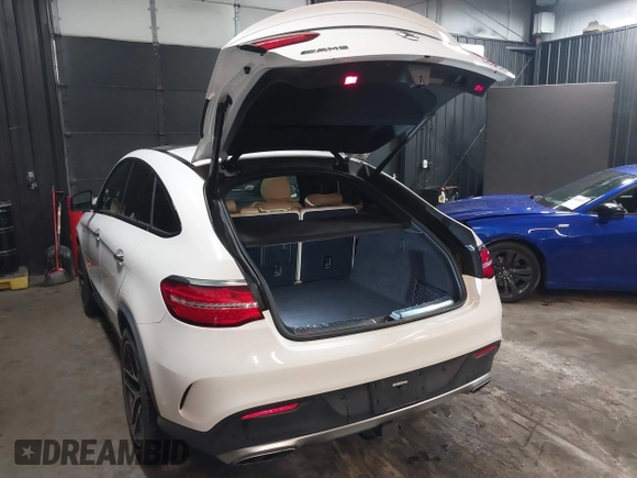 2017 Mercedes-Benz GLE 43 AMG z VIN 4JGED6EBXHA072090, wystawiony jako IAAI lot #41452405 z przebiegiem 71 457 mil mil oraz . Historia ofert i sprzedaży dostępna na DreamBid. Obrazek 3.