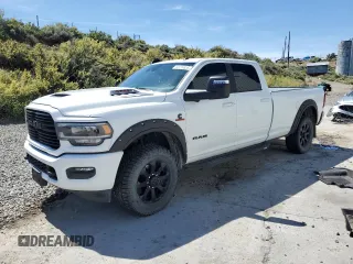 2024 Ram 3500 Laramie z VIN 3C63R3JL2RG265662, wystawiony jako Copart lot #55639655 z przebiegiem 21 438 mil mil oraz Szkoda całkowita • Salvage title. Historia ofert i sprzedaży dostępna na DreamBid. Obrazek 1.
