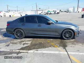 2020 BMW 3 Series M340i z VIN WBA5U7C04LFH22006, wystawiony jako IAAI lot #41959937 z przebiegiem 32 113 mil mil oraz . Historia ofert i sprzedaży dostępna na DreamBid. Obrazek 13.