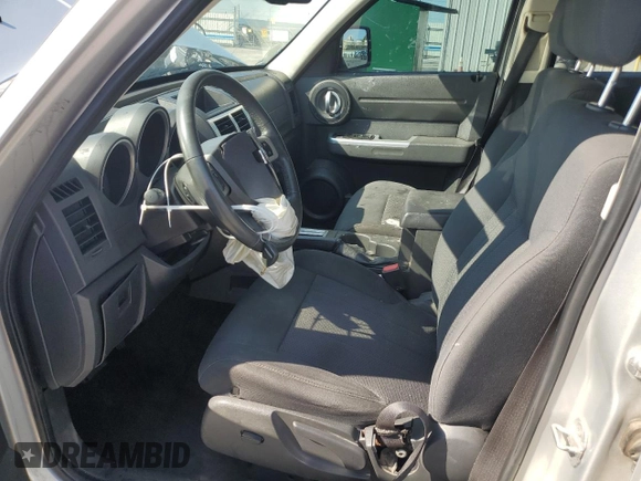 2011 Dodge Nitro SXT z VIN 1D4PT5GK5BW541154, wystawiony jako Copart lot #72741154 z przebiegiem 154 746 mil mil oraz Szkoda całkowita • Salvage title. Historia ofert i sprzedaży dostępna na DreamBid. Obrazek 7.