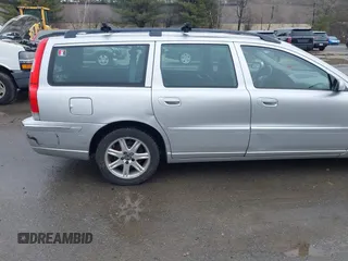 2005 Volvo V70 with VIN YV1SW592752460495, listed as a IAAI auction lot 41910539 with 202,856 mi miles. Bid and sale history available at carsss.com. Image 6.