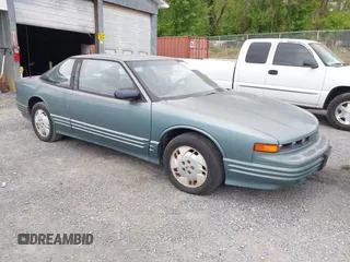 1995 Oldsmobile Cutlass Supreme S z VIN 1G3WH12MXSD313853, wystawiony jako IAAI lot #42024687 z przebiegiem 193 784 mil mil oraz . Historia ofert i sprzedaży dostępna na DreamBid. Obrazek 1.