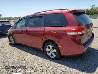 2014 Toyota Sienna LE AAS z VIN 5TDKK3DC6ES497651, wystawiony jako Copart lot #53358245 z przebiegiem 233 102 mil mil oraz Szkody całkowita. Historia ofert i sprzedaży dostępna na DreamBid. Obrazek 2.