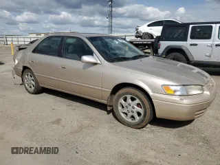 1998 Toyota Camry LE z VIN JT2BF28K4W0114447, wystawiony jako Copart lot #50846275 z przebiegiem 288 989 mil mil oraz Szkoda całkowita • Salvage title. Historia ofert i sprzedaży dostępna na DreamBid. Obrazek 4.