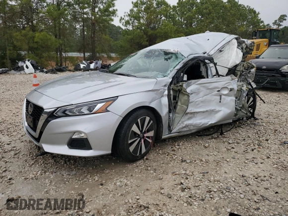 2021 Nissan Altima SV z VIN 1N4BL4DV9MN415751, wystawiony jako Copart lot #86096314 z przebiegiem Nie podano mil oraz Nie do naprawy • Non repairable. Historia ofert i sprzedaży dostępna na DreamBid. Obrazek 1.