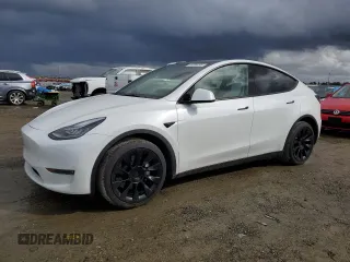 2022 Tesla Model Y Long Range with VIN 7SAYGDEE2NF403385, listed as a Copart auction lot 48594095 with 39,443 mi miles and Salvage Title. Bid and sale history available at DreamBid. Image 1.