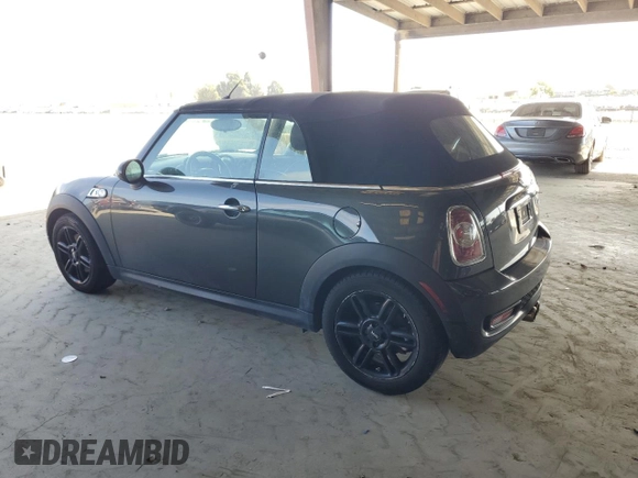 2013 MINI Convertible S z VIN WMWZP3C56DT705270, wystawiony jako Copart lot #62717625 z przebiegiem 85 388 mil mil oraz Czysty tytuł • Clean title. Historia ofert i sprzedaży dostępna na DreamBid. Obrazek 2.